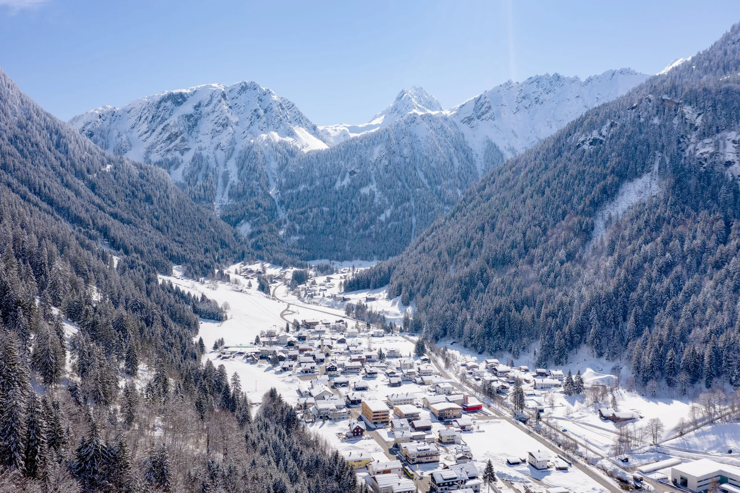 Partenen im Winter — Luftaufnahme